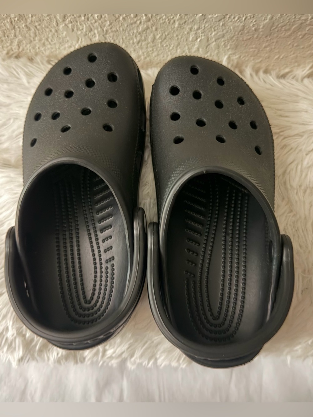 CROCS Kids Black Slip-On Clog Sandals with Heel Strap size J4